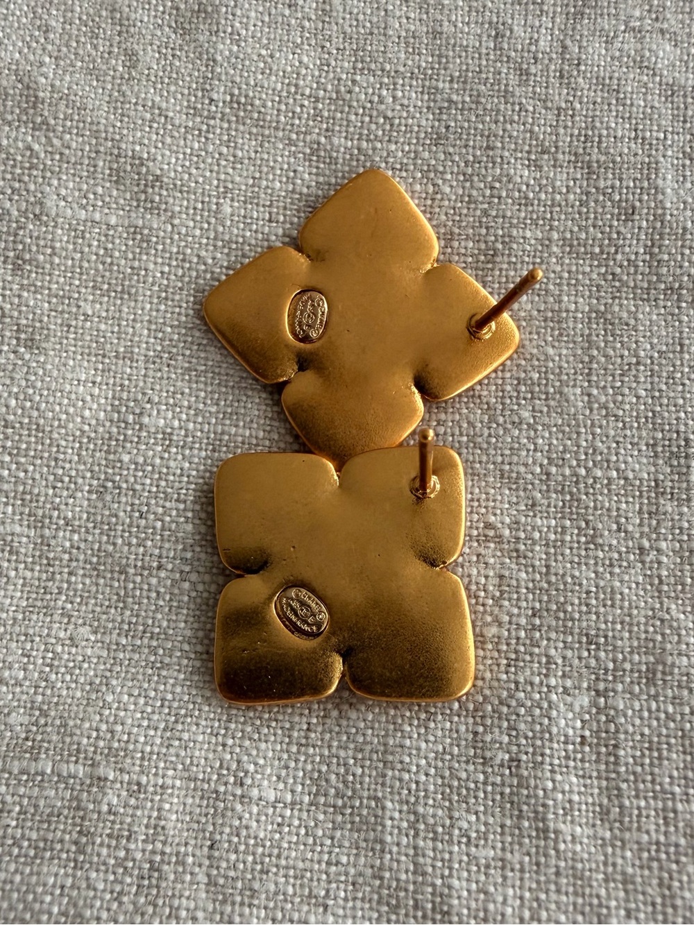 šCHANEL Gold Flower Motif Stud Earrings⨠- Picture 7 of 11